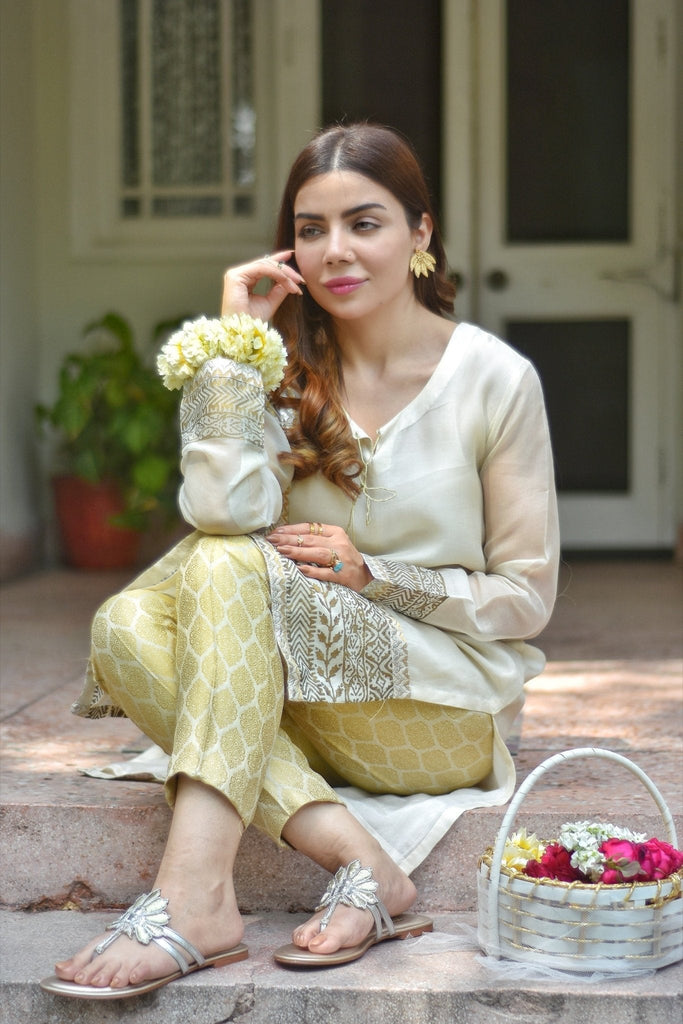 Fancy Chappal | Ganga Jamna - CHAPTER 13