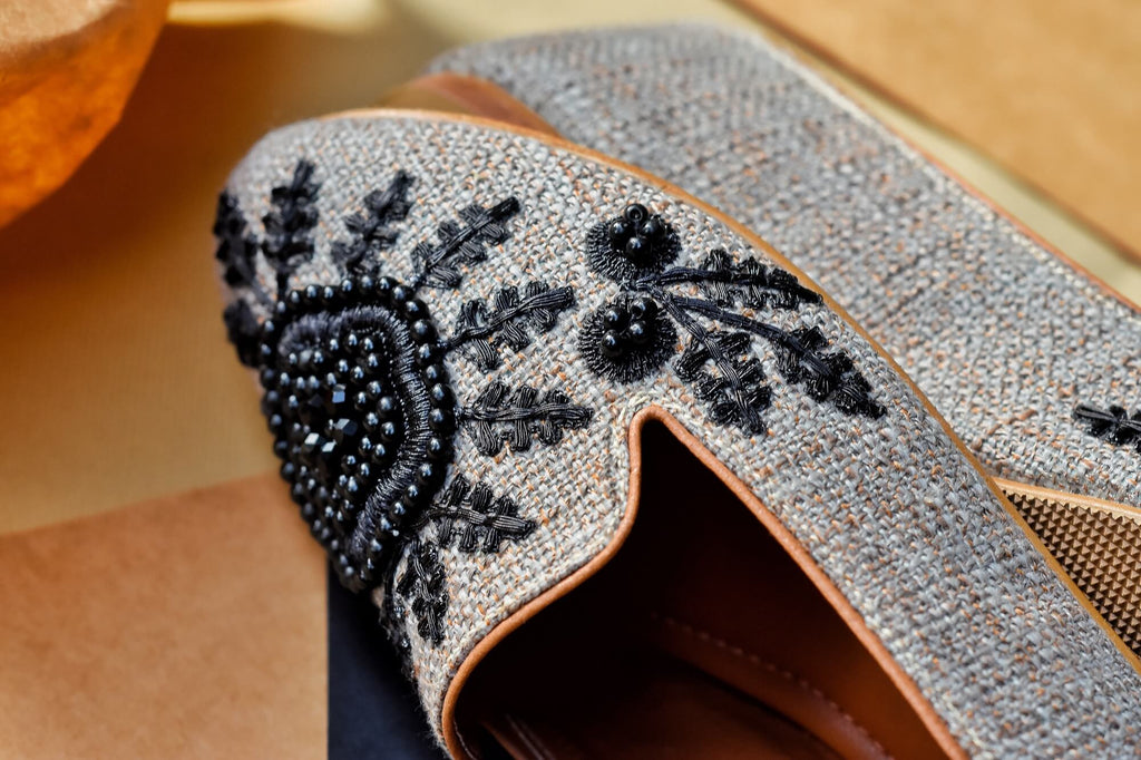 Pumps | Monochrome - CHAPTER 13