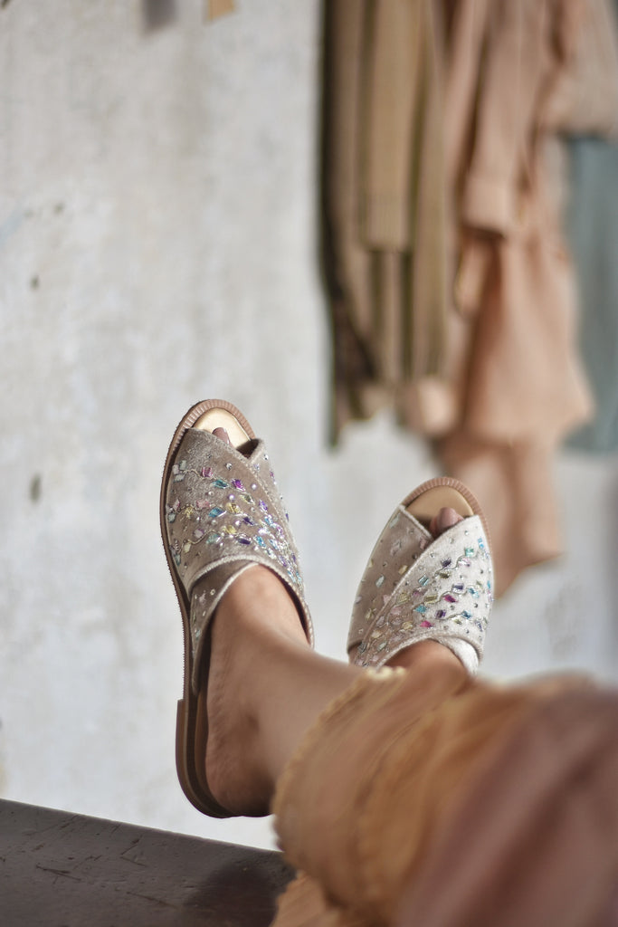 Holographic diamond shaped hand embroidered goota on back open peshawaris